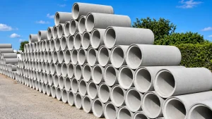 Pilha de tubos de concreto para drenagem pluvial